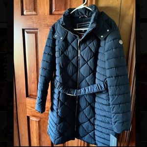 Long padded coat with hood, belt and zip pockets ✨